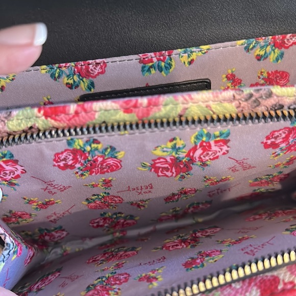 Betsy Johnson Floral Crossbody Multicolor Bag. Brand New - Picture 12 of 15